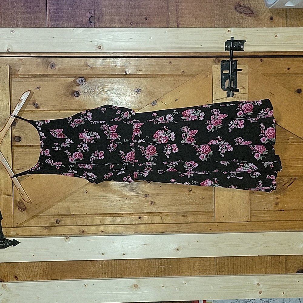 Miami Size Large Black Floral Pink Sleeveless Dress from Francesca's